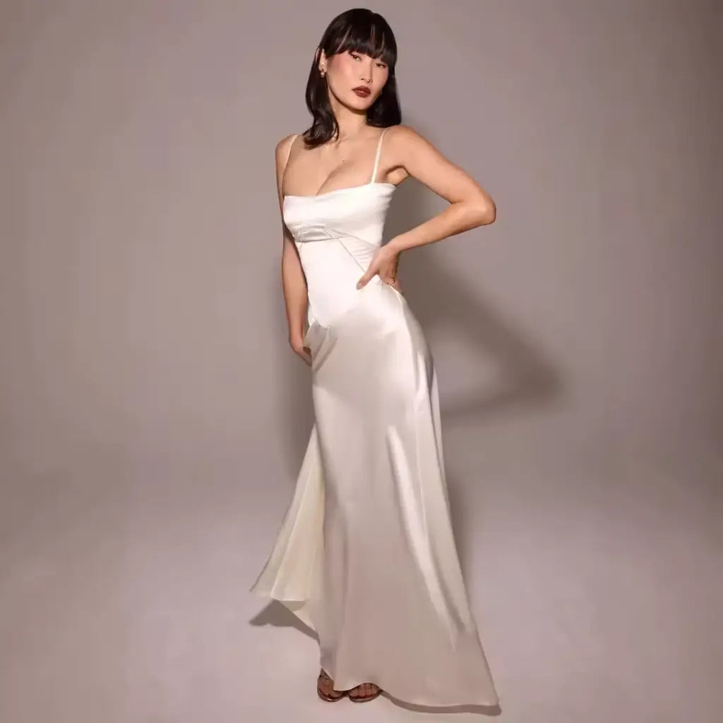 Vestido-Midi-Elegante-Lumiere-Modelo-Esticada