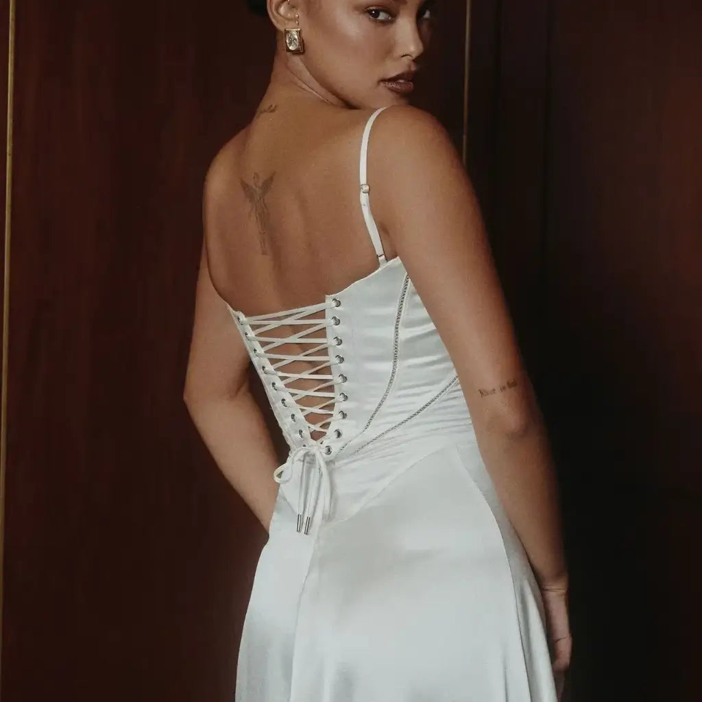 Vestido-Midi-Elegante-Lumiere-Modelo-Costas